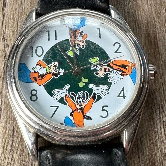 🔥FIRM Collectible | Disney Goofy Watch with Leather Band Water Resistant - Picture 1 of 9
